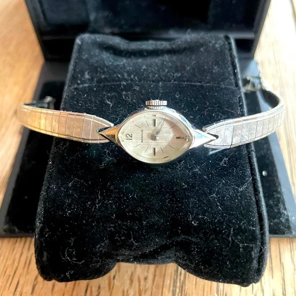 Benrus vintage petite ladies watch. White 14k gold plated. Runs good Ladies Benrus Watch Dainty and Acquired Through an Estate  main image 2